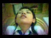 คลิปหลุด นักเรียนนานาชาติโดนเย็ดคาชุด บนเก้าอี้ เจอกระเเทกหีเข้าไป แหงนหน้าร้องเสียวเลยครับ อิคึ อิคึ