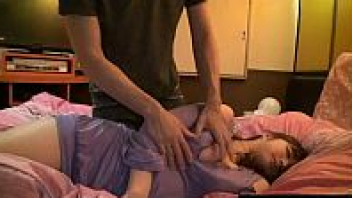 หนังแอบลักหลับAVXXX เย็ดน้องสาวน่ารักอย่างหนำใจ หีสวยเอวไวใช้ได้แบบนี้ ลูบหีไม่ตื่นก็เสียบเย็ดมิดควยสิครับรออะไรอยู่