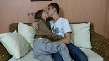 หนังโป๊ฝรั่งเรื่องใหม่18+ ดีกรีดาวโรงเรียนโดดเรียนไปให้ผัวล่อหี จับxxxอย่างแรงจนเสียวควย หีตอดแน่นดีมาก น้ำควยแตกเต็มจิ๋ม