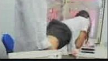เย็ดเด็กฝึกงานอย่างชิล XXXมาใหม่ สาวใจง่ายแอ่นหีให้รุ่นพี่กระแทกย้ำๆ เอากันอย่างยับเยิน กระแทกหีฟรีสดแล้วค่อยทิ้ง