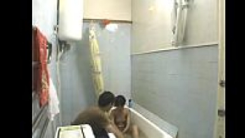 18+โป๊เย็ดดีในห้องน้ำ ตั้งกล้องเอากันเก็บบรรยากาศ เย็ดท่าแปลกแหกหีซั่มในท่ายาก กระแทกโดนใจ ยืนหีส่ายกลัวล้มจังเลย