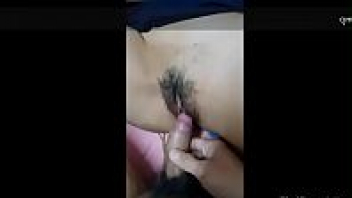 โป๊xxxหลุดไทย เย็ดผู้หญิงตอนกำลังคุยกับผัว แอบเล่นชู้เย็ดหีแตกในเสียงไทย นอนครางกระเส่าได้ใจ