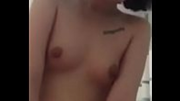 คลิบโป๊หลุดหลานสาว พ้นอายุ18ถูกลุงแก่เย็ดครั้งแรก ถือเป็นการสอนสวาทฝึกเย็ดเอาใจสามีในอนาคต